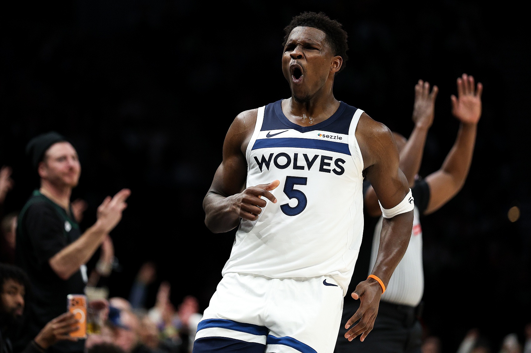 pg试玩-小里弗斯：爱德华兹本赛季表现被低估 他一直保持着高水准